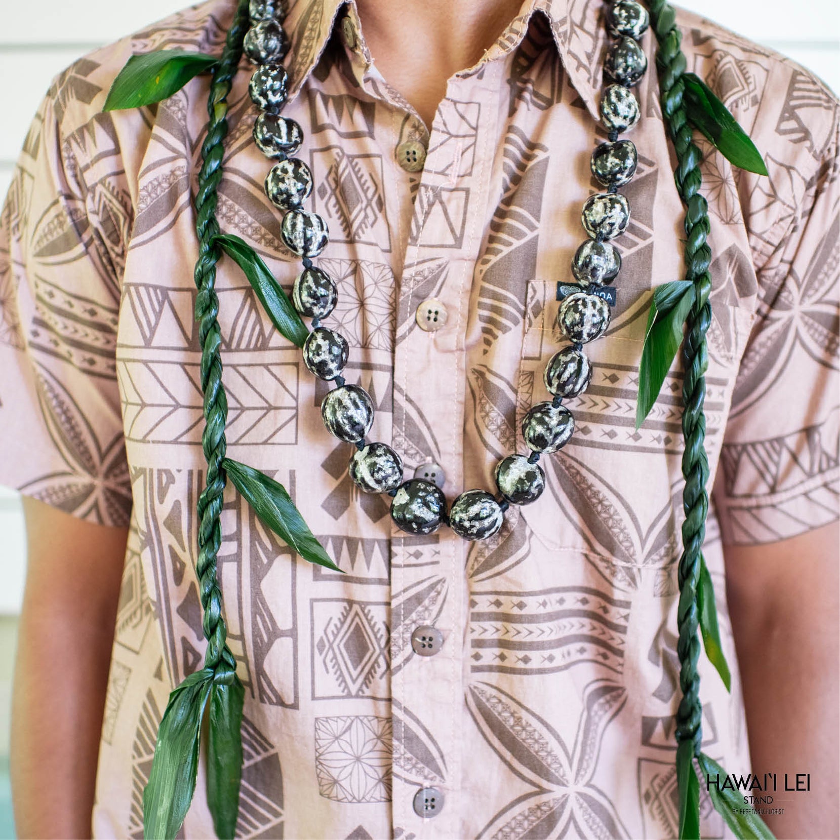 Wisconsin Lei Kukui Nut Shell Lei (Black) - Hawaii Lei Stand - Lei Shipping & Delivery