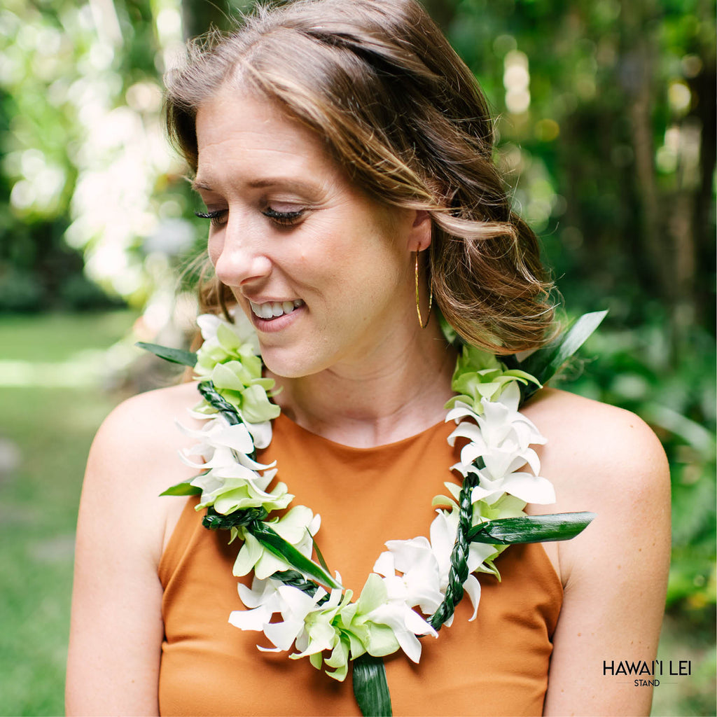 Deluxe Orchid Lei Wrapped with Single Ti Leaf (Green and White) - Hawai'i Lei Stand - Lei Shipping